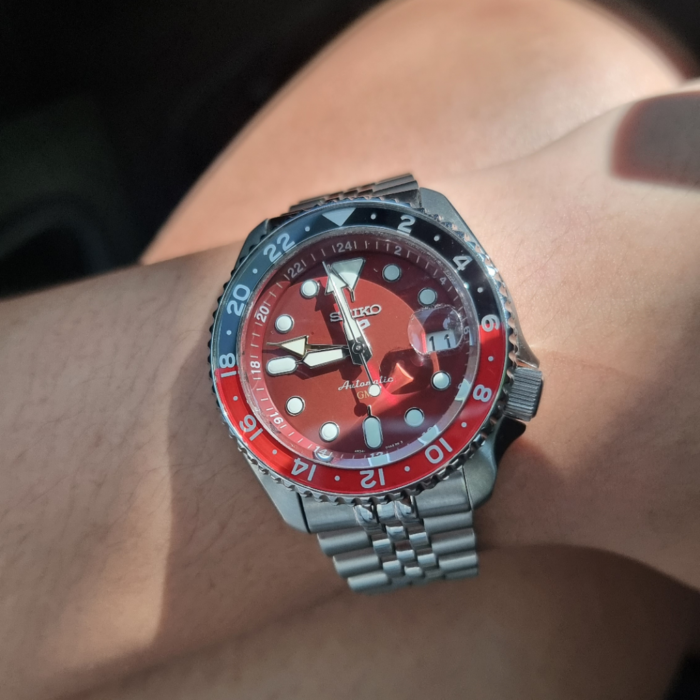 Seiko 5 Sports Thong Sia Limited Edition Red Dial Silver Steel Strap Watch For Men - SSK031K1 - Image 4